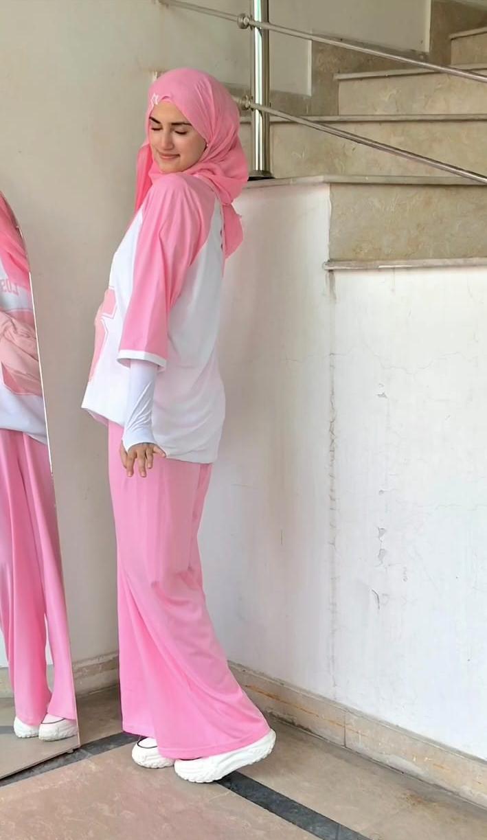 LA 95 Pink V-Neck Oversized & Pink Flapper