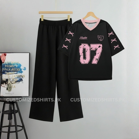 07 Pookie V-Neck Oversized & Black Flapper