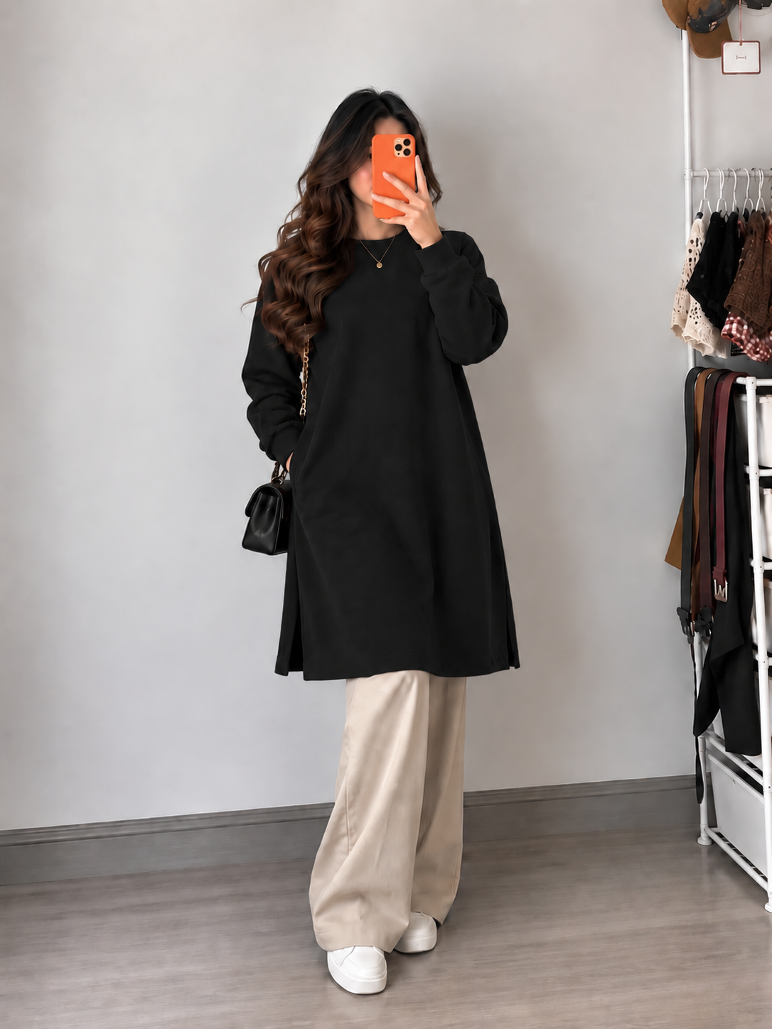 Black Long Sweatshirt & Beige Flapper